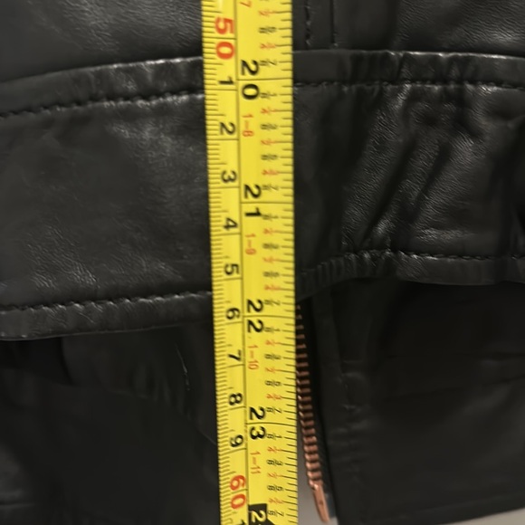 Leather jacket with shearling collar - Picture 7 of 10